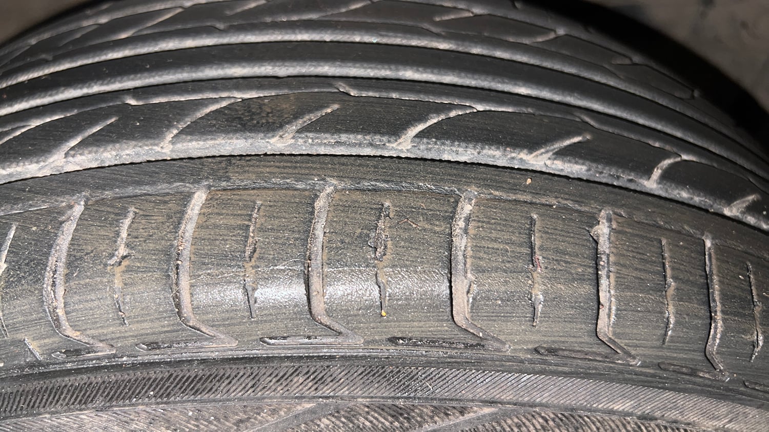 Used 2016 Honda City V Petrol Manual tyres RIGHT FRONT TYRE TREAD VIEW