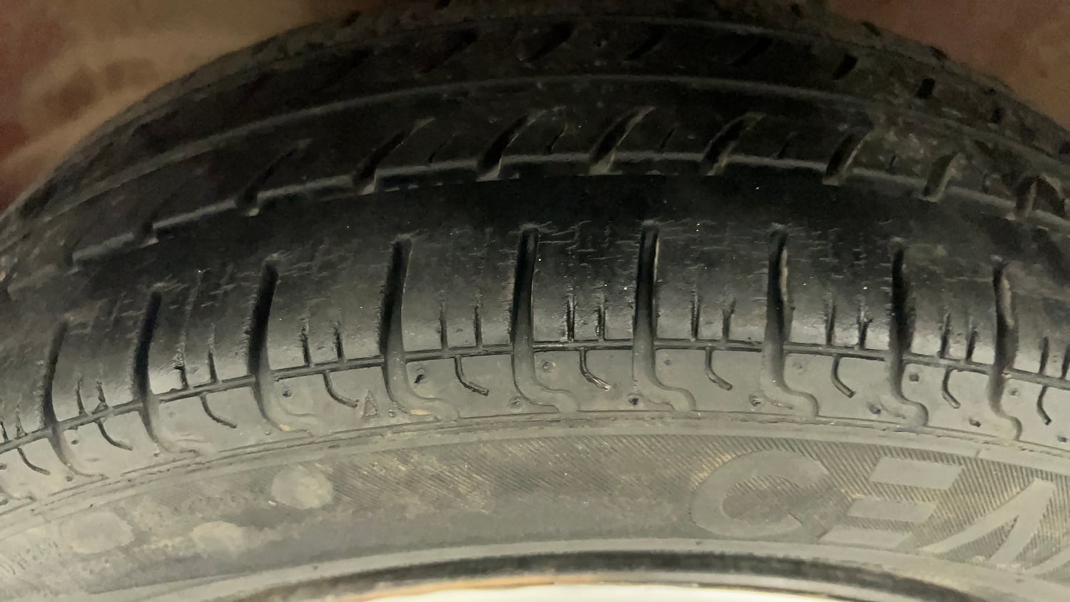 Used 2016 Maruti Suzuki Alto K10 VXi Petrol Manual tyres LEFT FRONT TYRE TREAD VIEW