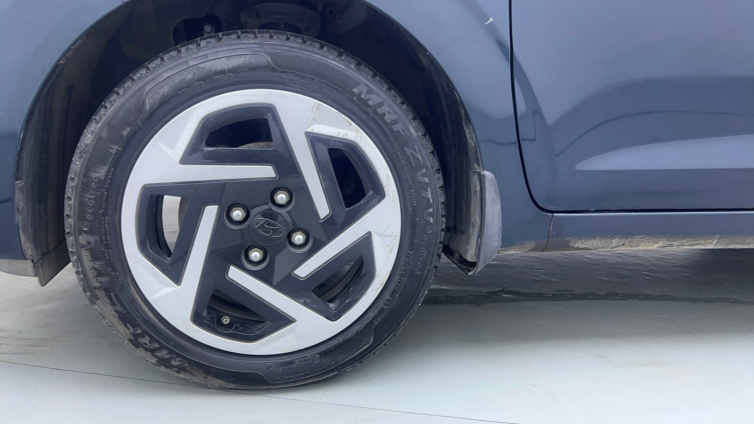 Used 2024 Hyundai Grand i10 Nios Sportz 1.2 Kappa AMT Petrol Automatic tyres LEFT FRONT TYRE RIM VIEW