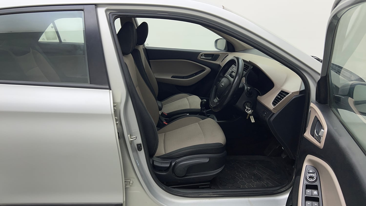 Used 2017 Hyundai Elite i20 Sportz 1.2 Petrol Manual interior RIGHT SIDE FRONT DOOR CABIN VIEW