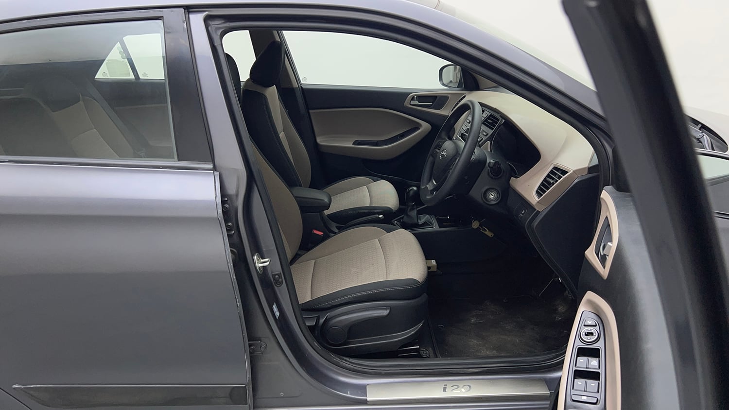 Used 2016 Hyundai Elite i20 Sportz 1.2 Petrol Manual interior RIGHT SIDE FRONT DOOR CABIN VIEW