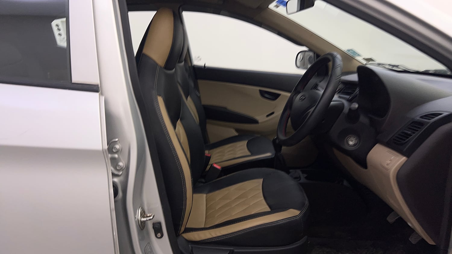 Used 2014 Hyundai Eon Era + Petrol Manual interior RIGHT SIDE FRONT DOOR CABIN VIEW