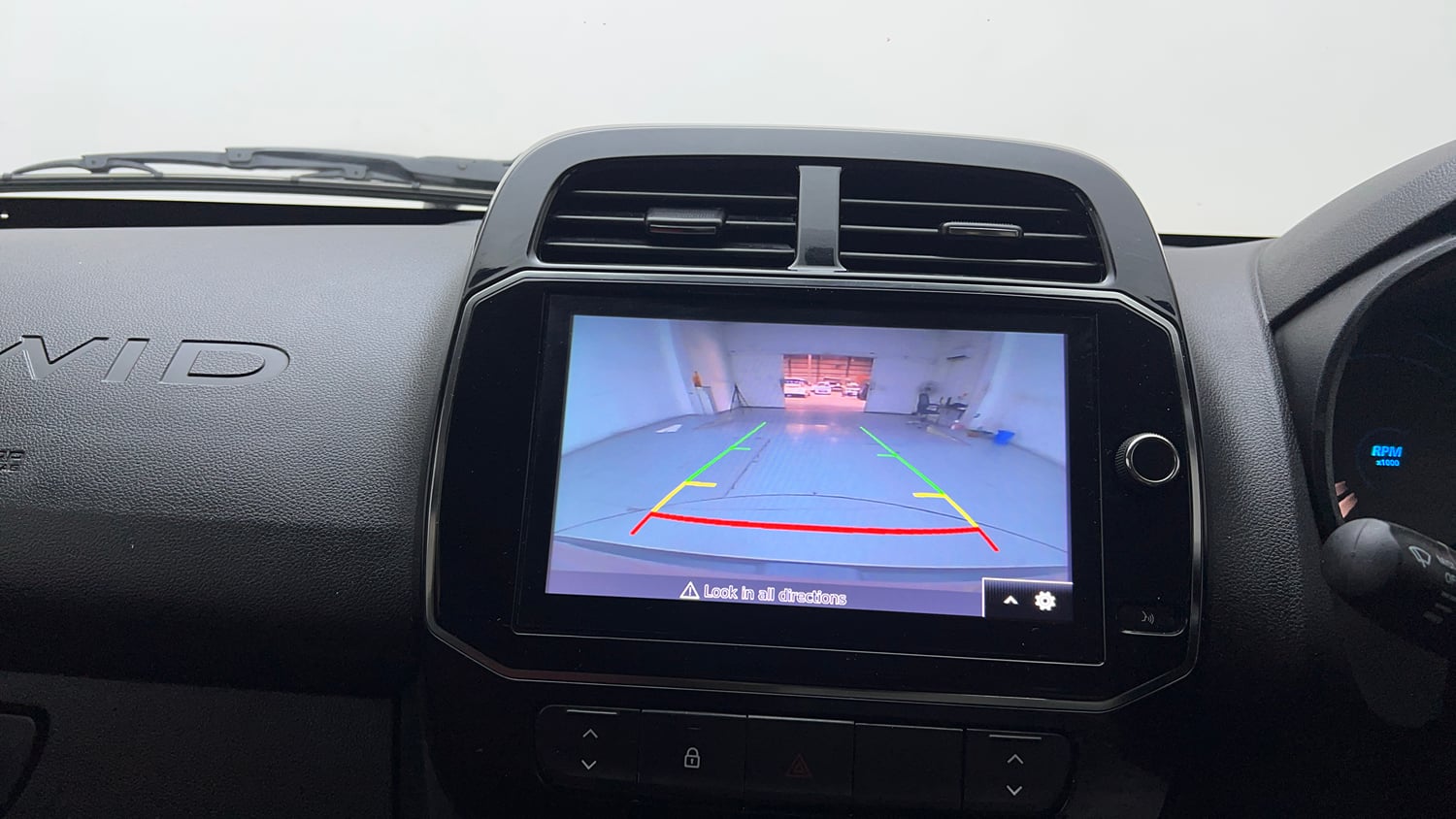 Used 2022 Renault Kwid RXT 1.0 AMT Petrol Automatic top_features Rear camera