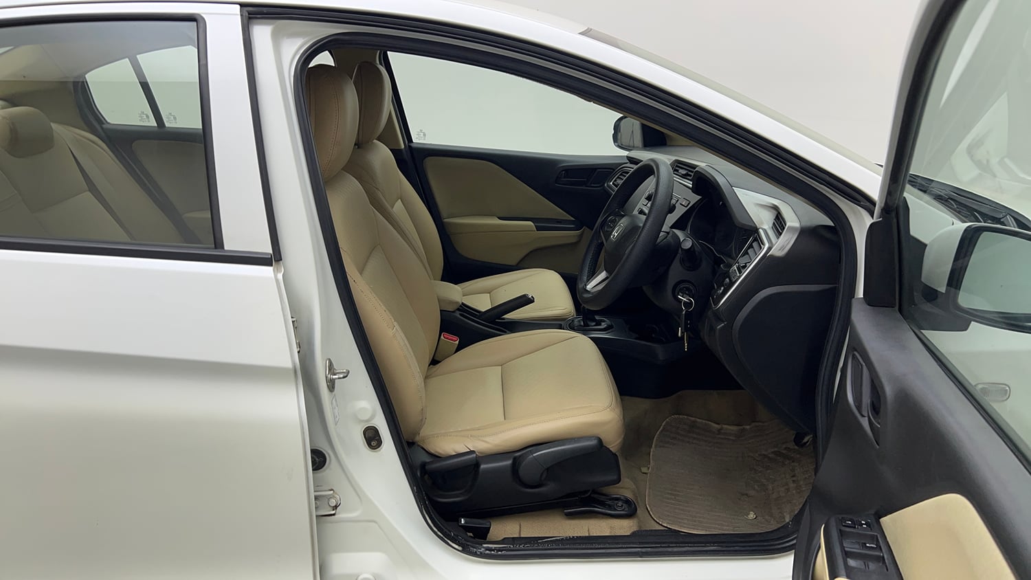 Used 2021 Honda City 4th Generation SV Petrol Petrol Manual interior RIGHT SIDE FRONT DOOR CABIN VIEW