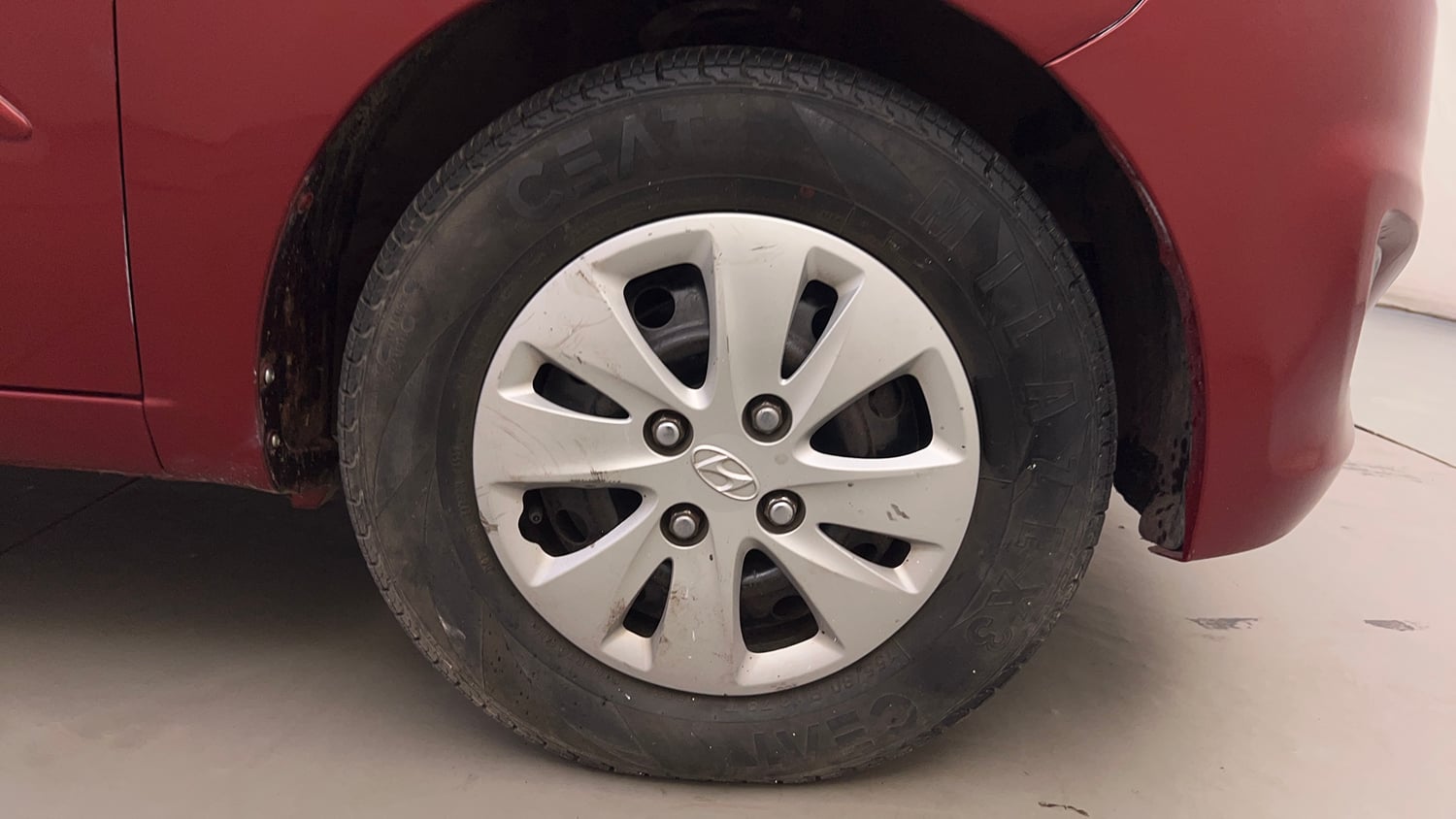 Used 2012 Hyundai i10 Sportz 1.2 Kappa2 Petrol Manual tyres RIGHT FRONT TYRE RIM VIEW