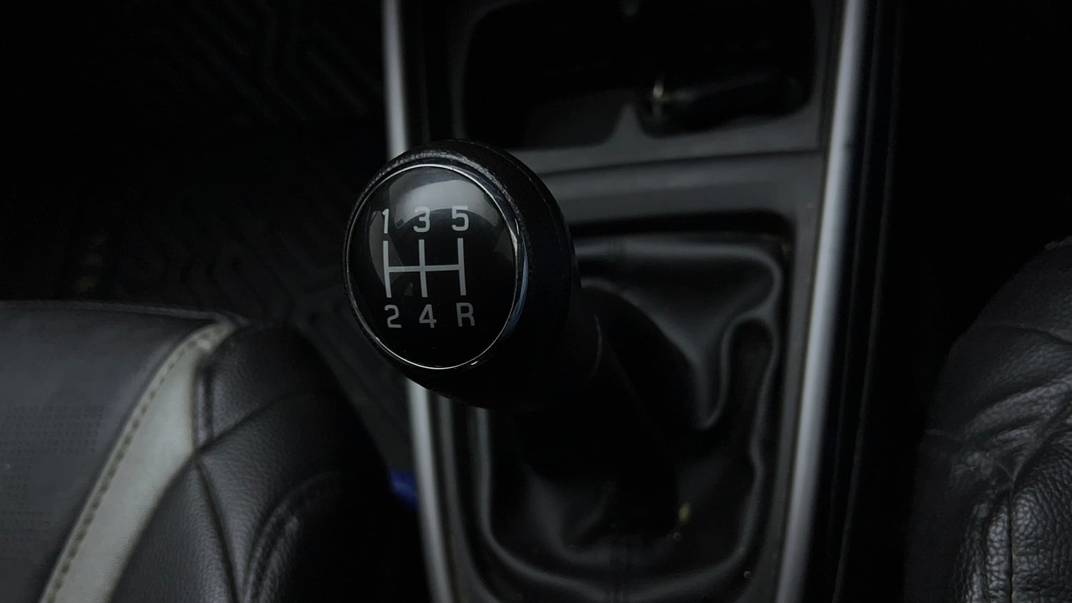 Used 2023 Maruti Suzuki XL6 Zeta MT Petrol Petrol Manual interior GEAR  KNOB VIEW