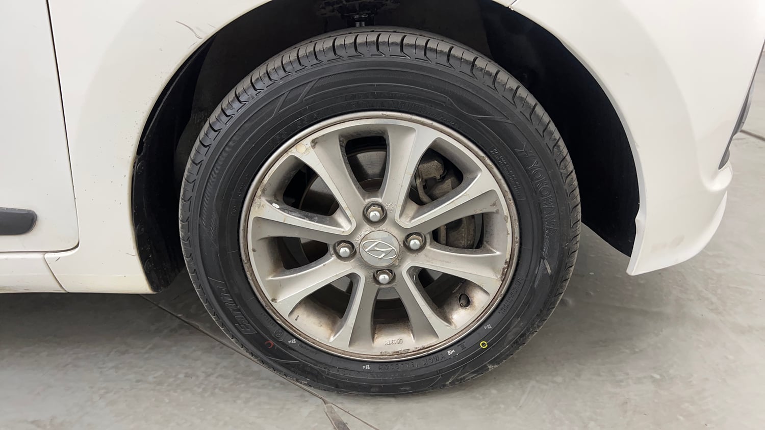 Used 2016 Hyundai Grand i10 Asta 1.2 Kappa VTVT (O) Petrol Manual tyres RIGHT FRONT TYRE RIM VIEW
