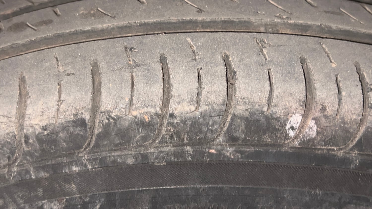 Used 2020 Hyundai Elite i20 Magna Plus 1.2 Petrol Manual tyres LEFT FRONT TYRE TREAD VIEW