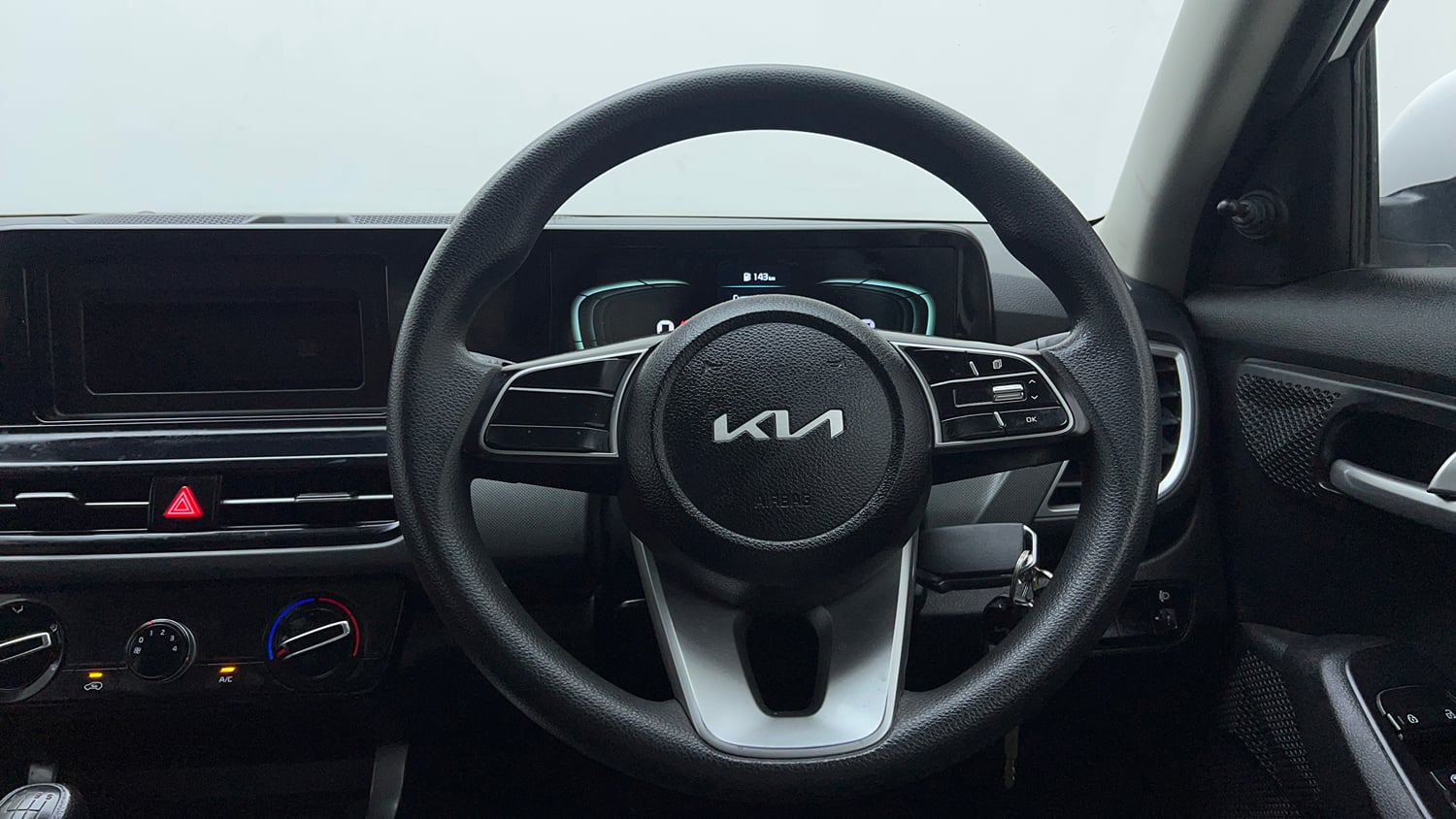 Used 2024 Kia Seltos HTE 1.5 Diesel MT Diesel Manual interior STEERING VIEW