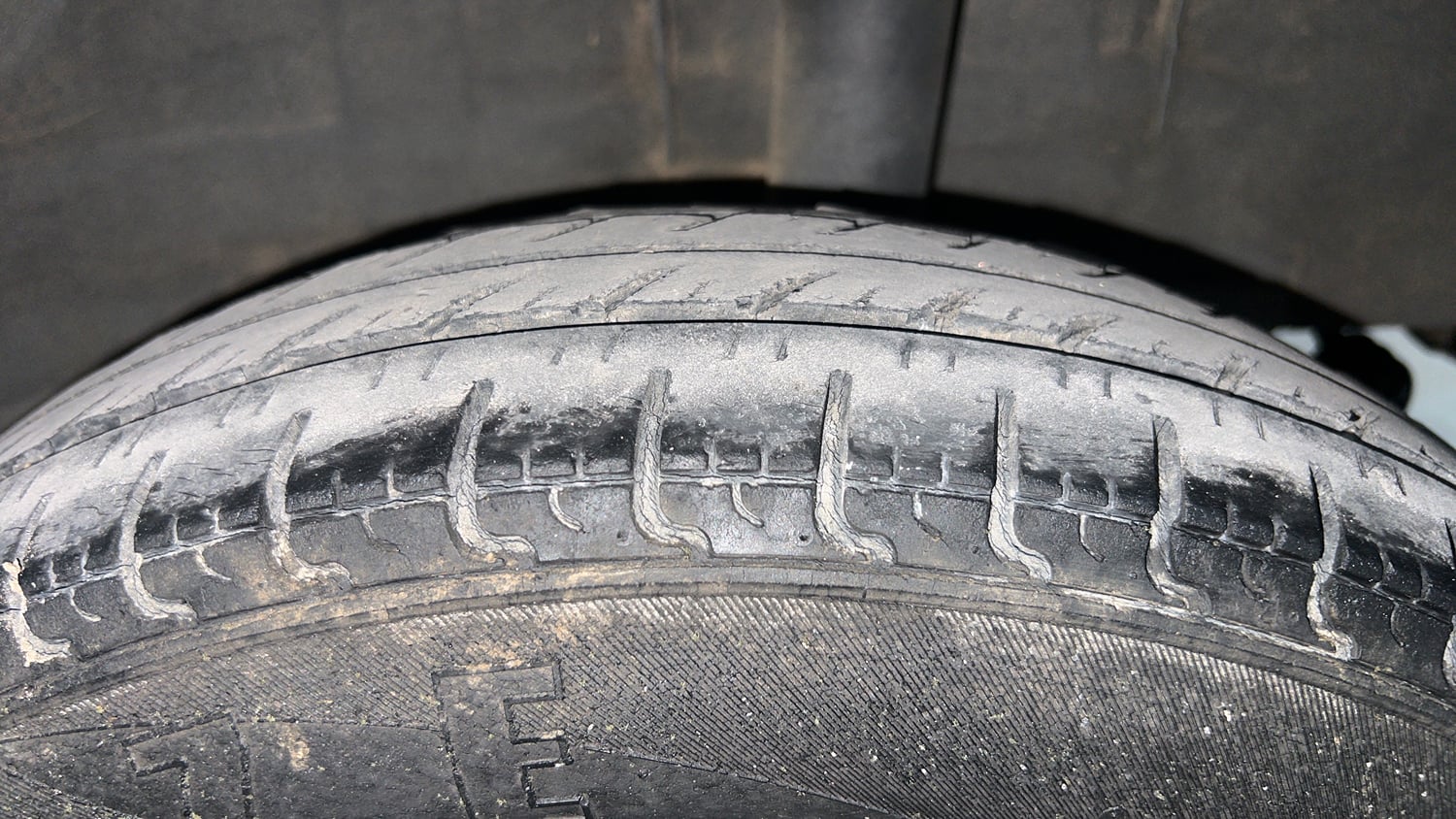Used 2016 Renault Kwid RXT Petrol Manual tyres LEFT REAR TYRE TREAD VIEW