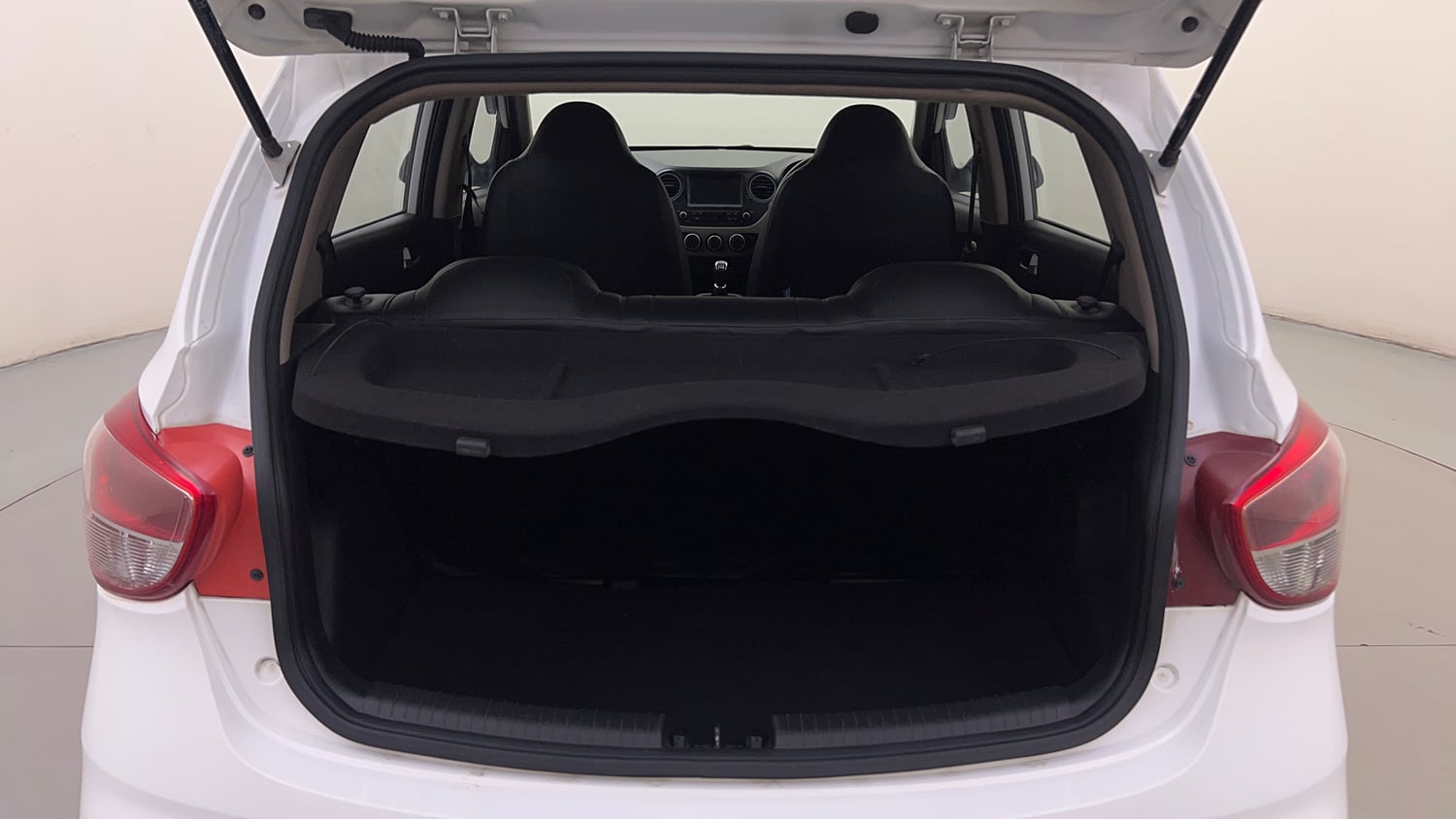 Used 2019 Hyundai Grand i10 Sportz 1.2 Kappa VTVT Petrol Manual interior DICKY INSIDE VIEW