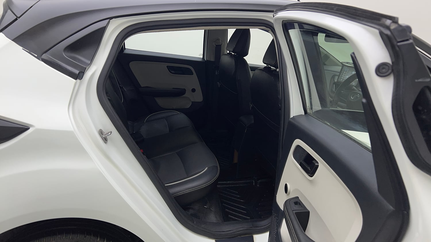 Used 2022 Tata Altroz XE Petrol Petrol Manual interior RIGHT SIDE REAR DOOR CABIN VIEW