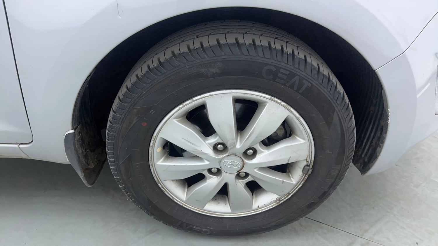 Used 2014 Hyundai i20 Sportz 1.2 Petrol Manual tyres RIGHT FRONT TYRE RIM VIEW
