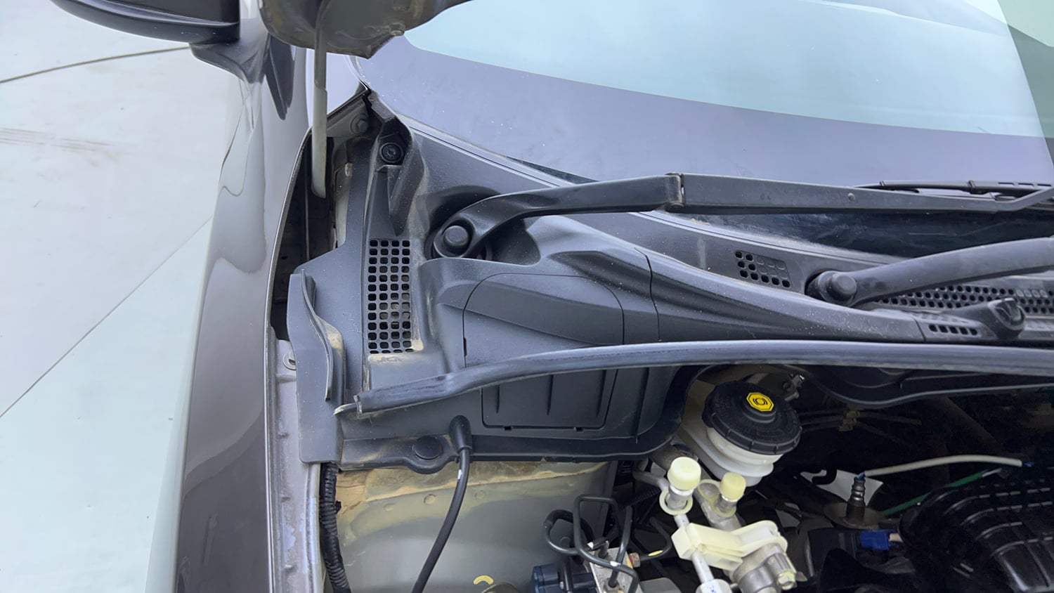 Used 2022 Honda City 4th Generation V Petrol Petrol Manual engine ENGINE RIGHT SIDE HINGE & APRON VIEW