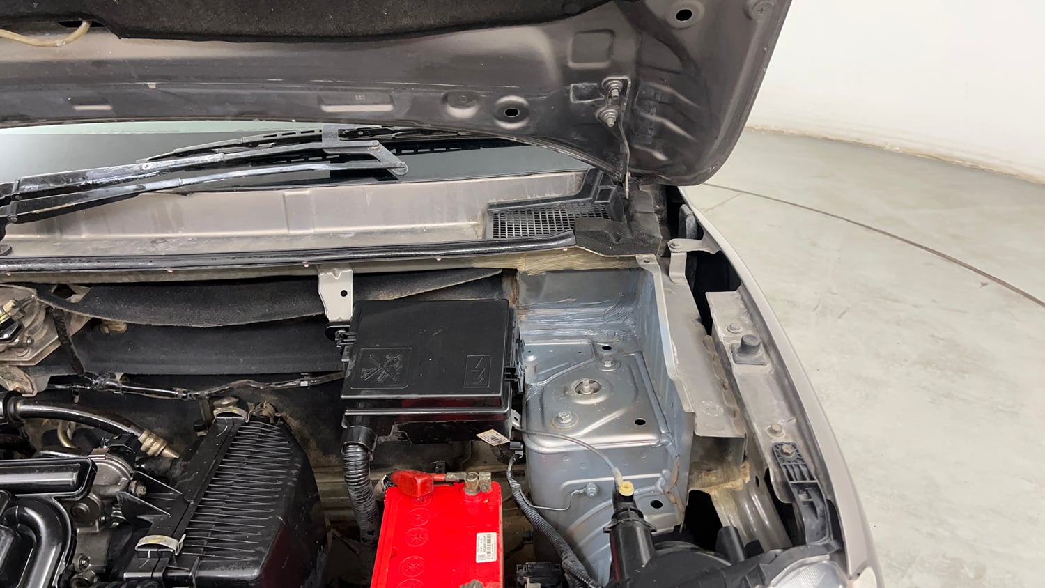 Used 2017 Renault Kwid CLIMBER 1.0 Petrol Manual engine ENGINE LEFT SIDE HINGE & APRON VIEW