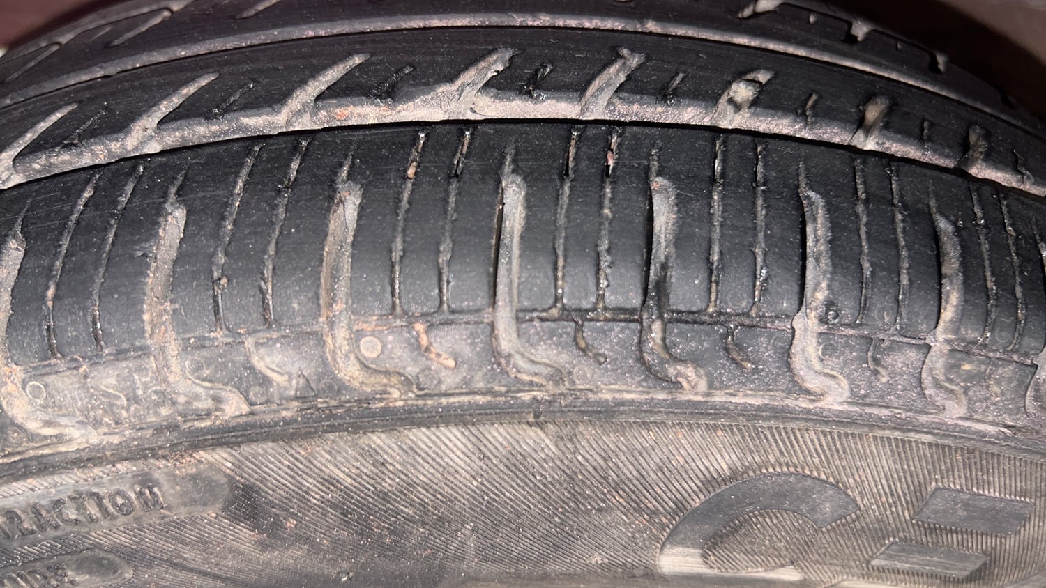 Used 2012 Hyundai i10 Sportz 1.2 Kappa2 Petrol Manual tyres LEFT FRONT TYRE TREAD VIEW