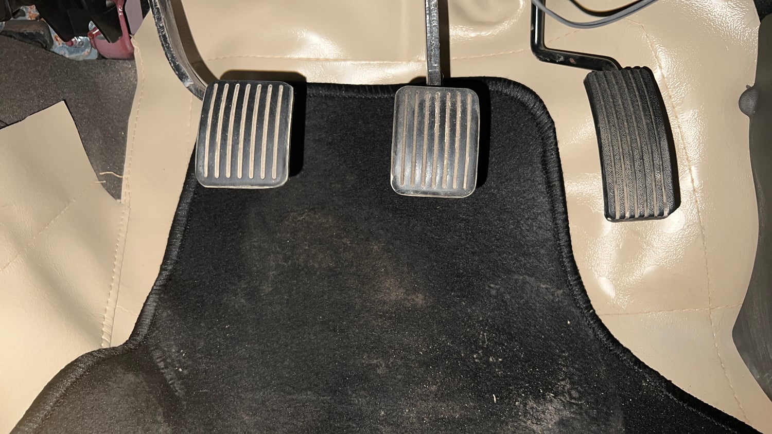 Used 2013 Hyundai i10 Era 1.1 iRDE2 Petrol Manual interior PEDALS VIEW
