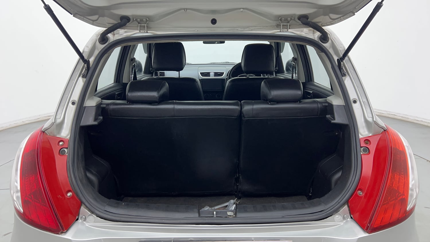 Used 2016 Maruti Suzuki Swift Lxi (O) Petrol Manual interior DICKY INSIDE VIEW