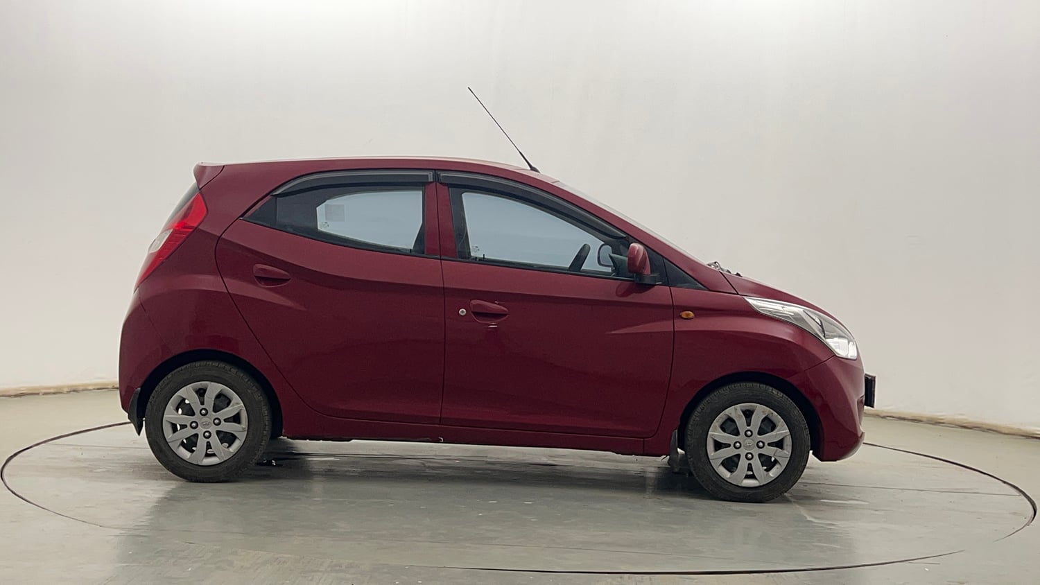Used 2015 Hyundai Eon Magna + Petrol Manual exterior RIGHT SIDE VIEW