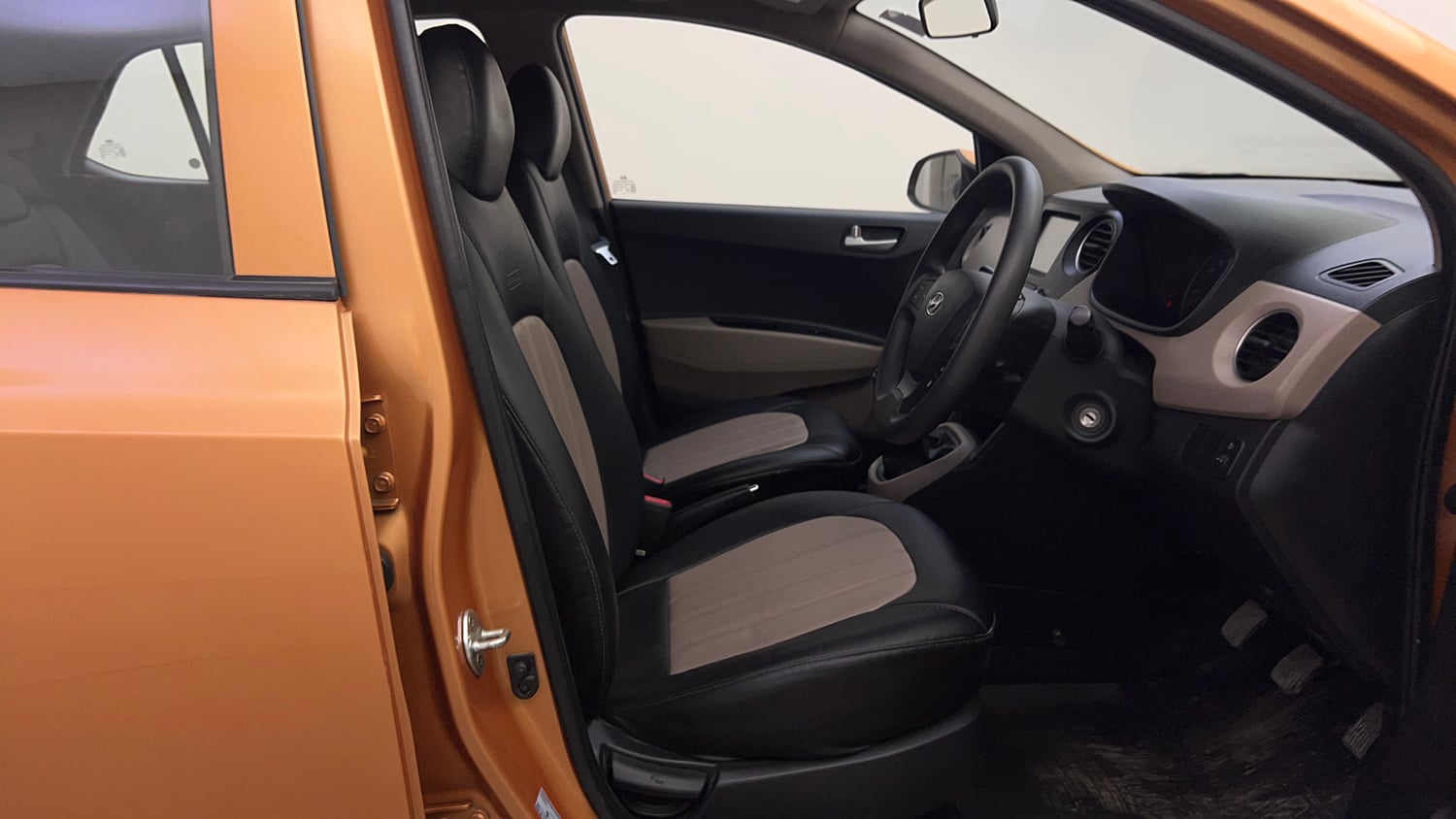 Used 2017 Hyundai Grand i10 Sportz (O) 1.2 Kappa VTVT Petrol Manual interior RIGHT SIDE FRONT DOOR CABIN VIEW