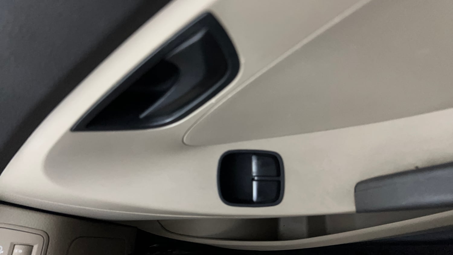 Used 2014 Hyundai Eon Era + Petrol Manual top_features Power windows