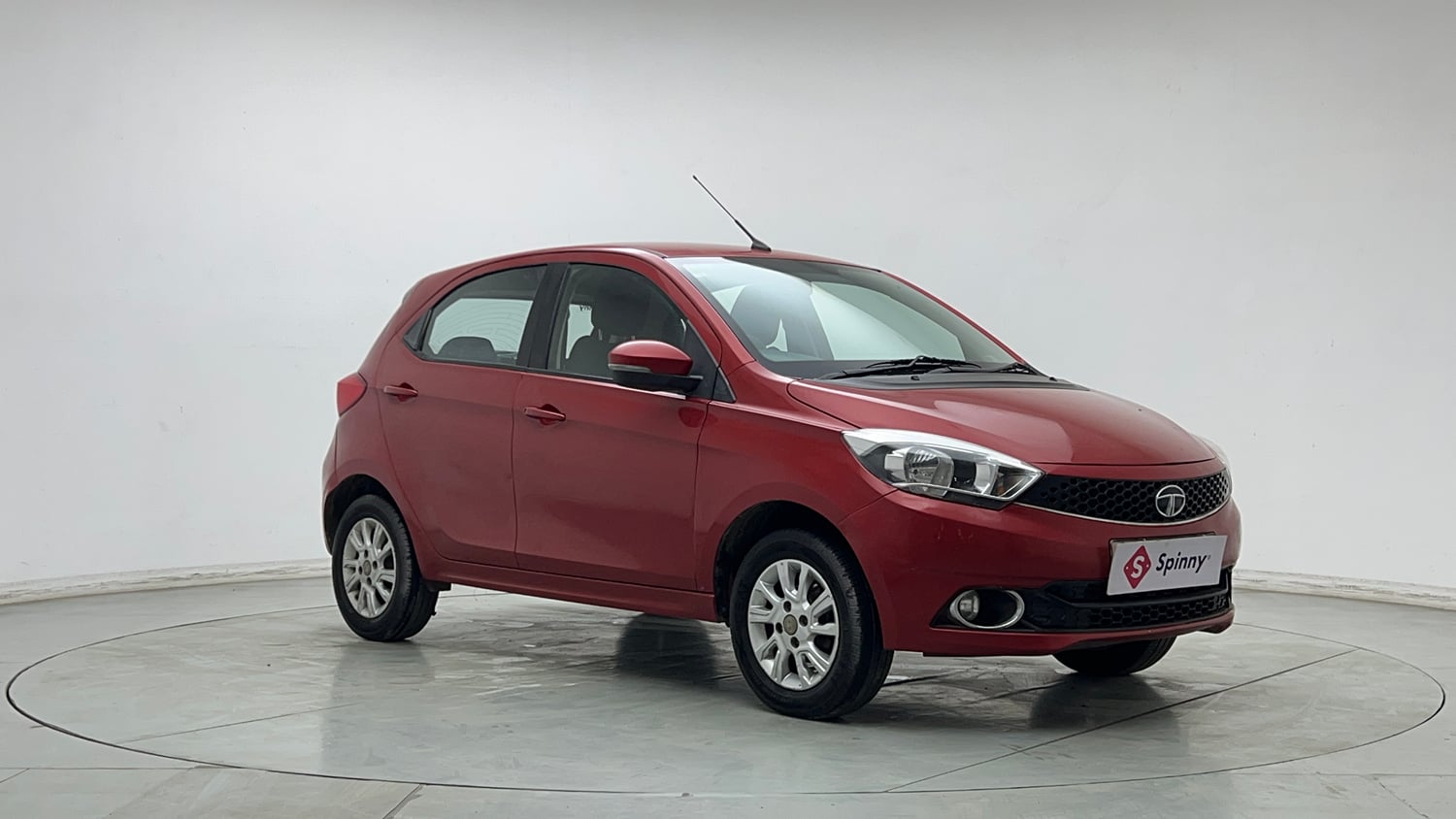 Used 2018 Tata Tiago Revotron XZA Petrol Automatic exterior RIGHT FRONT CORNER VIEW