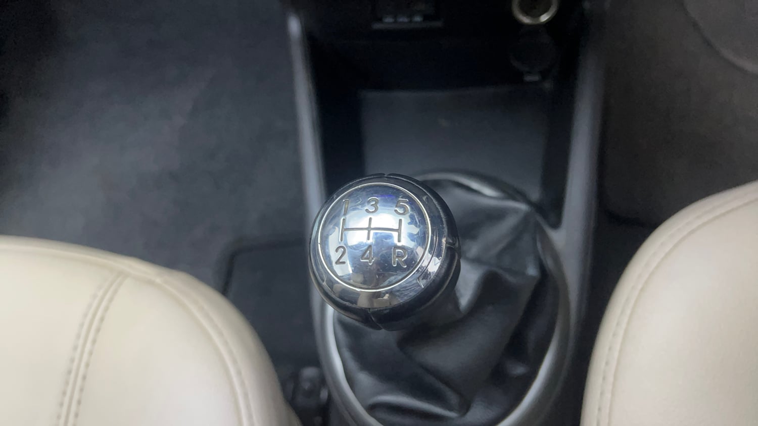 Used 2014 Hyundai i20 Sportz 1.2 Petrol Manual interior GEAR  KNOB VIEW