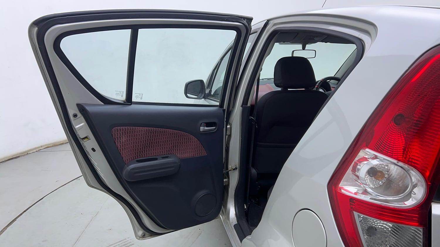 Used 2014 Maruti Suzuki Ritz Vxi BS-IV Petrol Manual interior LEFT REAR DOOR OPEN VIEW