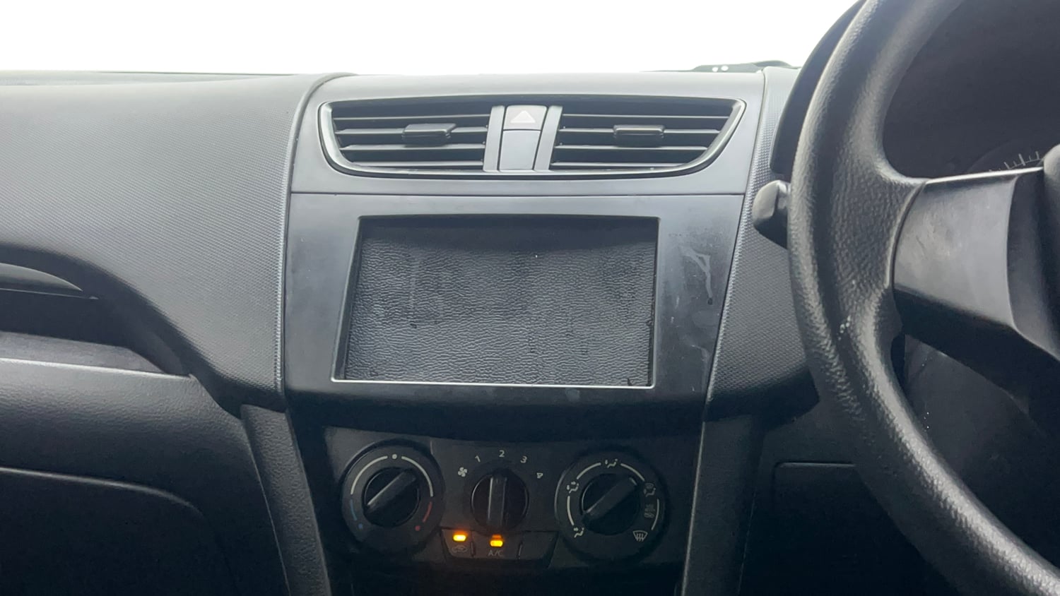 Used 2014 Maruti Suzuki Swift LXi Petrol Manual interior MUSIC SYSTEM & AC CONTROL VIEW