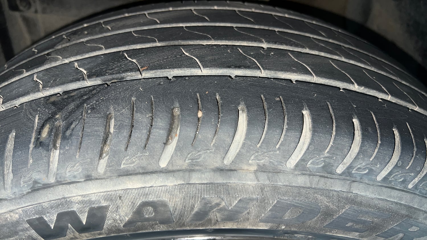 Used 2020 maruti-suzuki Vitara Brezza VXi Petrol Manual tyres LEFT FRONT TYRE TREAD VIEW