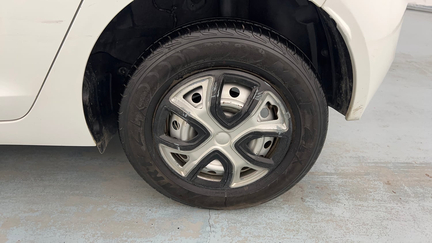 Used 2024 Tata Altroz XE Plus Diesel Diesel Manual tyres LEFT REAR TYRE RIM VIEW