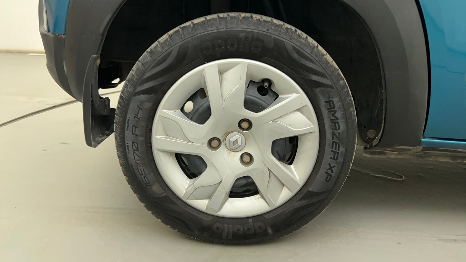 Used 2021 Renault Kwid RXL Petrol Manual tyres RIGHT REAR TYRE RIM VIEW