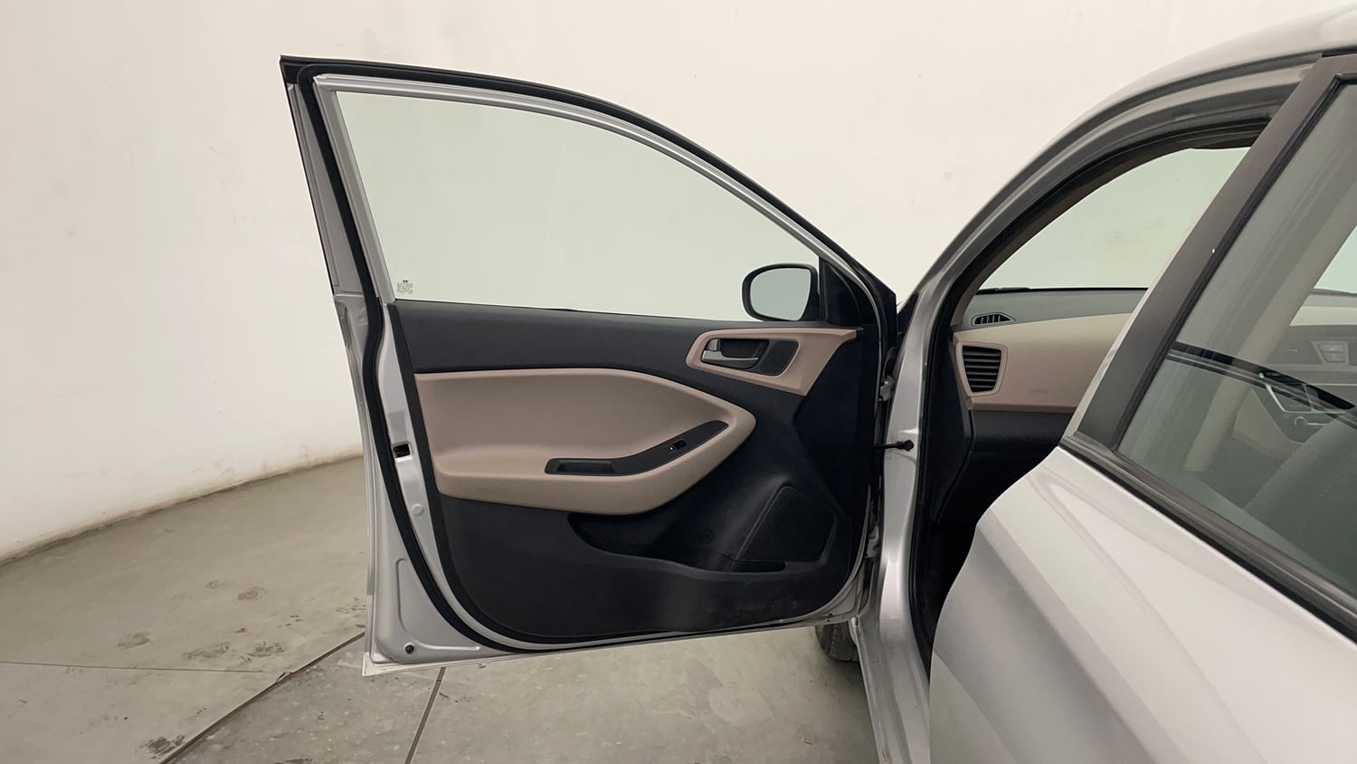 Used 2016 Hyundai Elite i20 Sportz 1.4 CRDI Diesel Manual interior LEFT FRONT DOOR OPEN VIEW