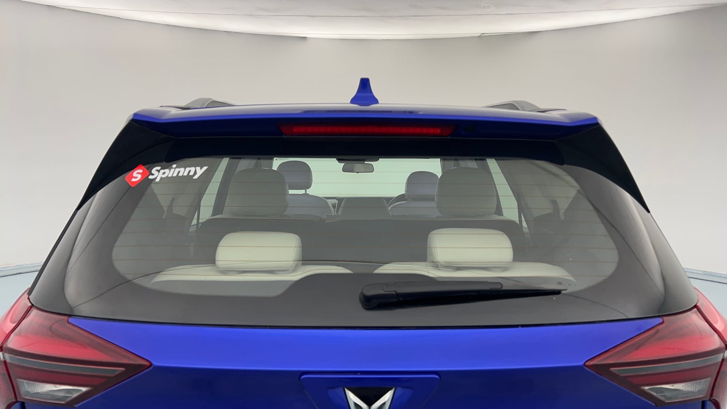 Used 2021 Mahindra XUV700 AX 7 Petrol AT Luxury Pack 7 STR Petrol Automatic exterior BACK WINDSHIELD VIEW