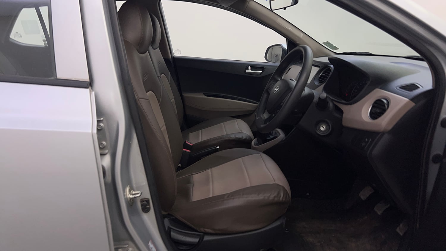 Used 2019 Hyundai Grand i10 Sportz 1.2 Kappa VTVT Petrol Manual interior RIGHT SIDE FRONT DOOR CABIN VIEW