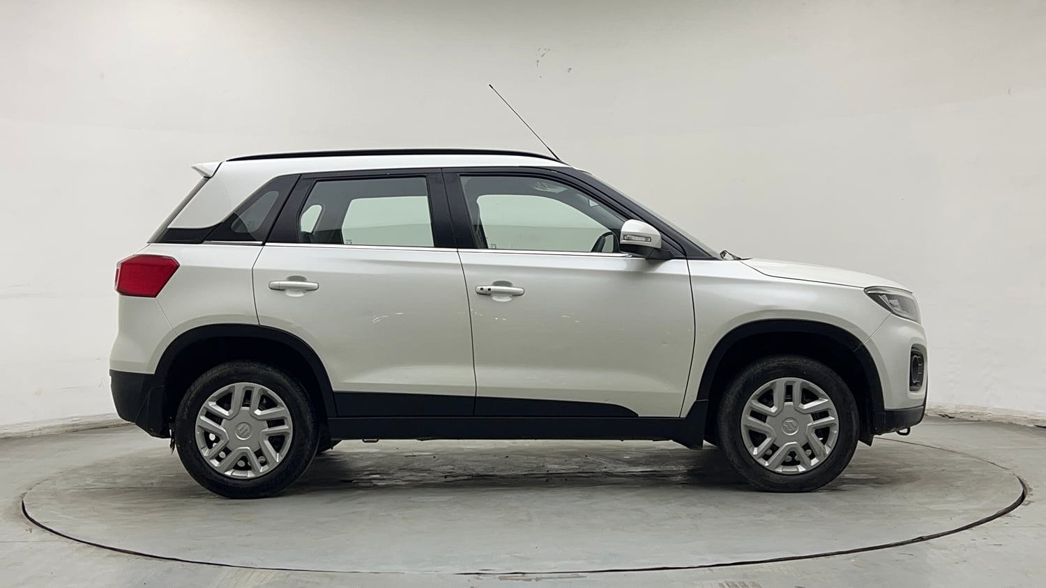 Used 2020 maruti-suzuki Vitara Brezza VXi Petrol Manual exterior RIGHT SIDE VIEW