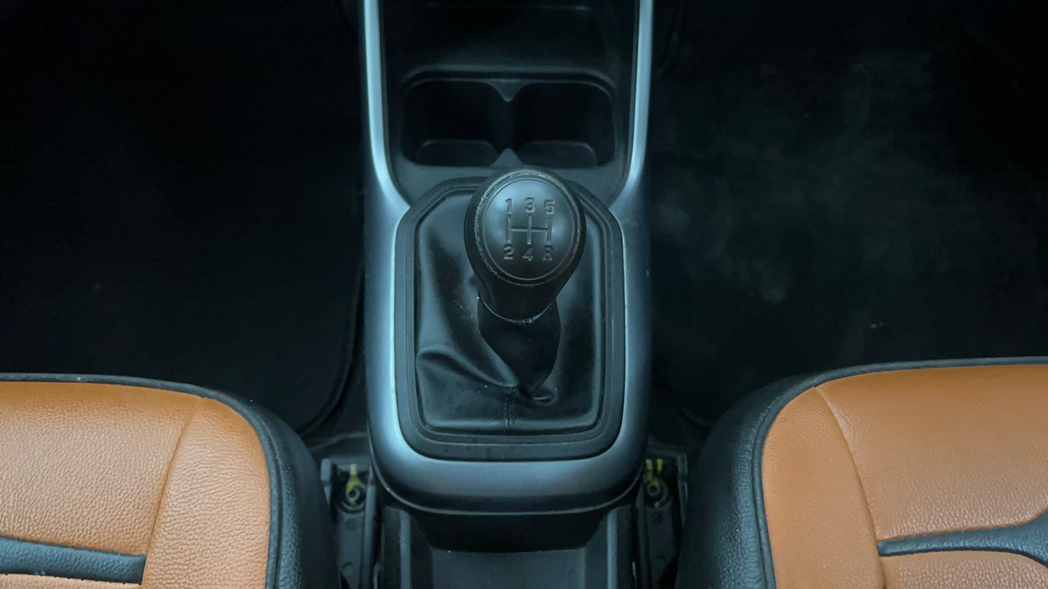 Used 2021 Maruti Suzuki Ignis Sigma 1.2 MT Petrol Manual interior GEAR  KNOB VIEW