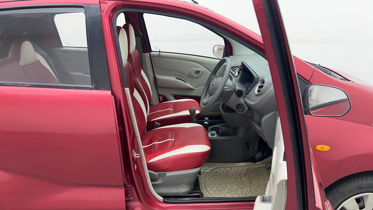 Used 2016 Datsun Redi-GO T (O) Petrol Manual interior RIGHT SIDE FRONT DOOR CABIN VIEW