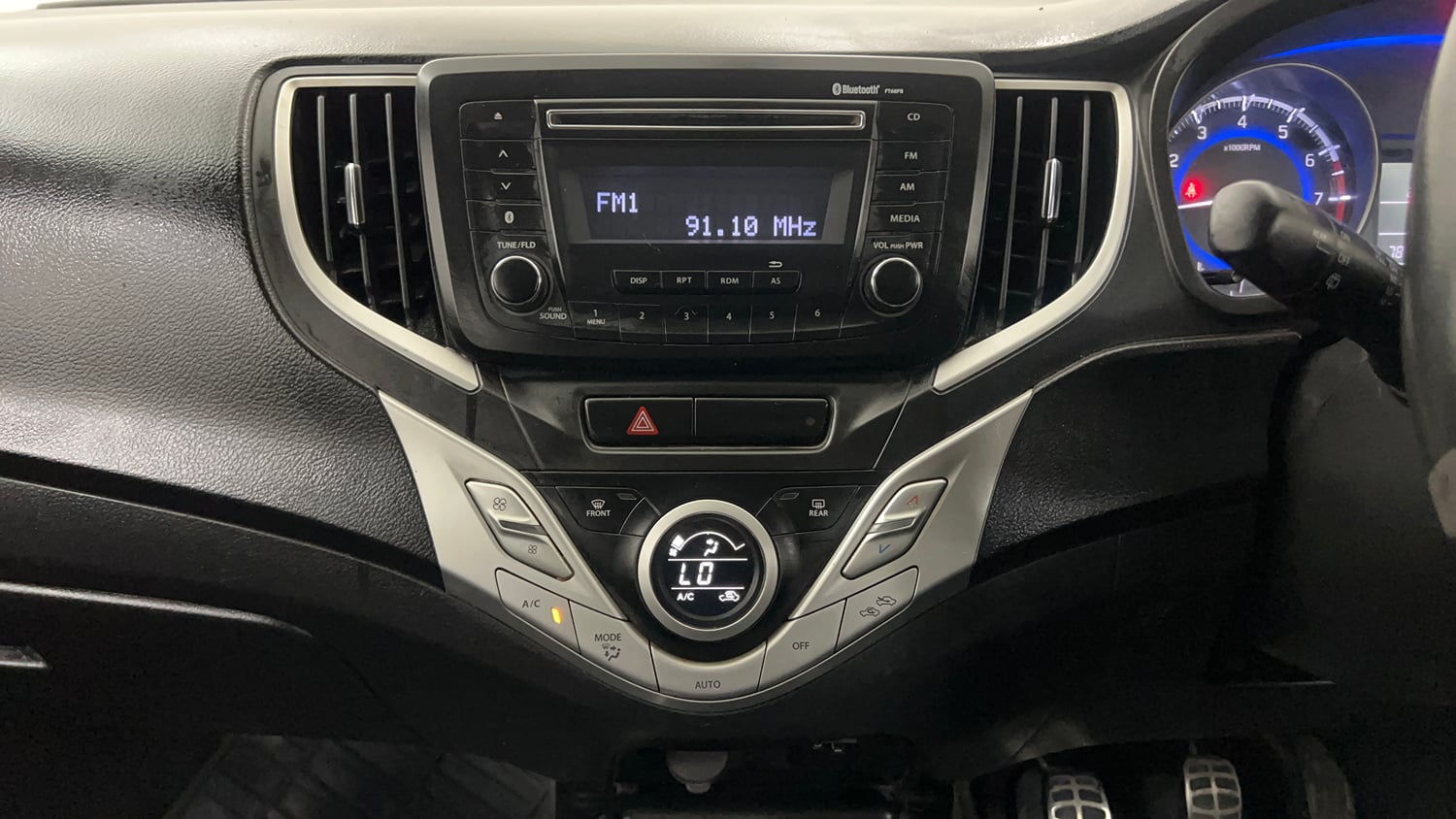 Used 2017 Maruti Suzuki Baleno Delta 1.2 Petrol Manual interior MUSIC SYSTEM & AC CONTROL VIEW
