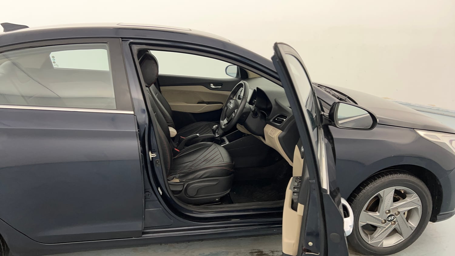 Used 2022 Hyundai Verna SX 1.5 MPi Petrol Manual interior RIGHT SIDE FRONT DOOR CABIN VIEW