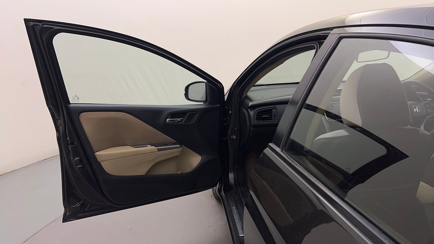 Used 2016 Honda City V Petrol Manual interior LEFT FRONT DOOR OPEN VIEW