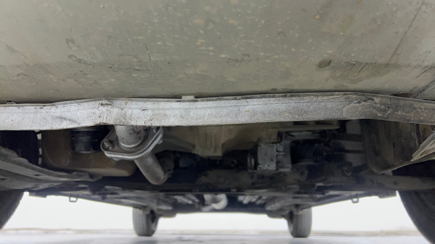 Used 2014 Maruti Suzuki Ritz Vxi BS-IV Petrol Manual extra FRONT LEFT UNDERBODY VIEW
