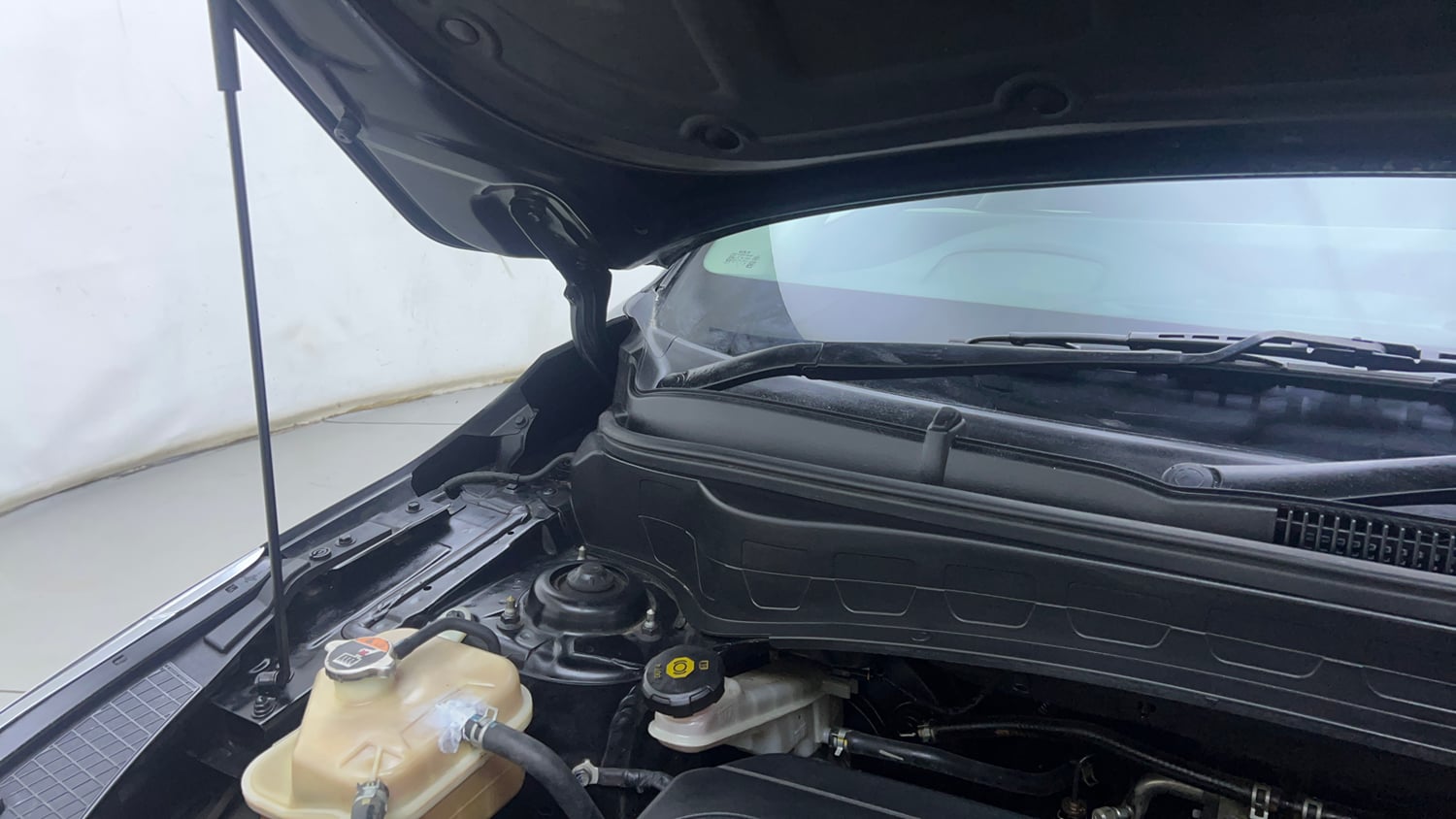 Used 2021 Kia Seltos GTX Plus 1.4 Petrol Manual engine ENGINE RIGHT SIDE HINGE & APRON VIEW