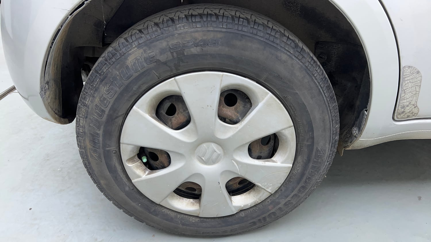 Used 2014 Maruti Suzuki Ritz Vxi BS-IV Petrol Manual tyres RIGHT REAR TYRE RIM VIEW