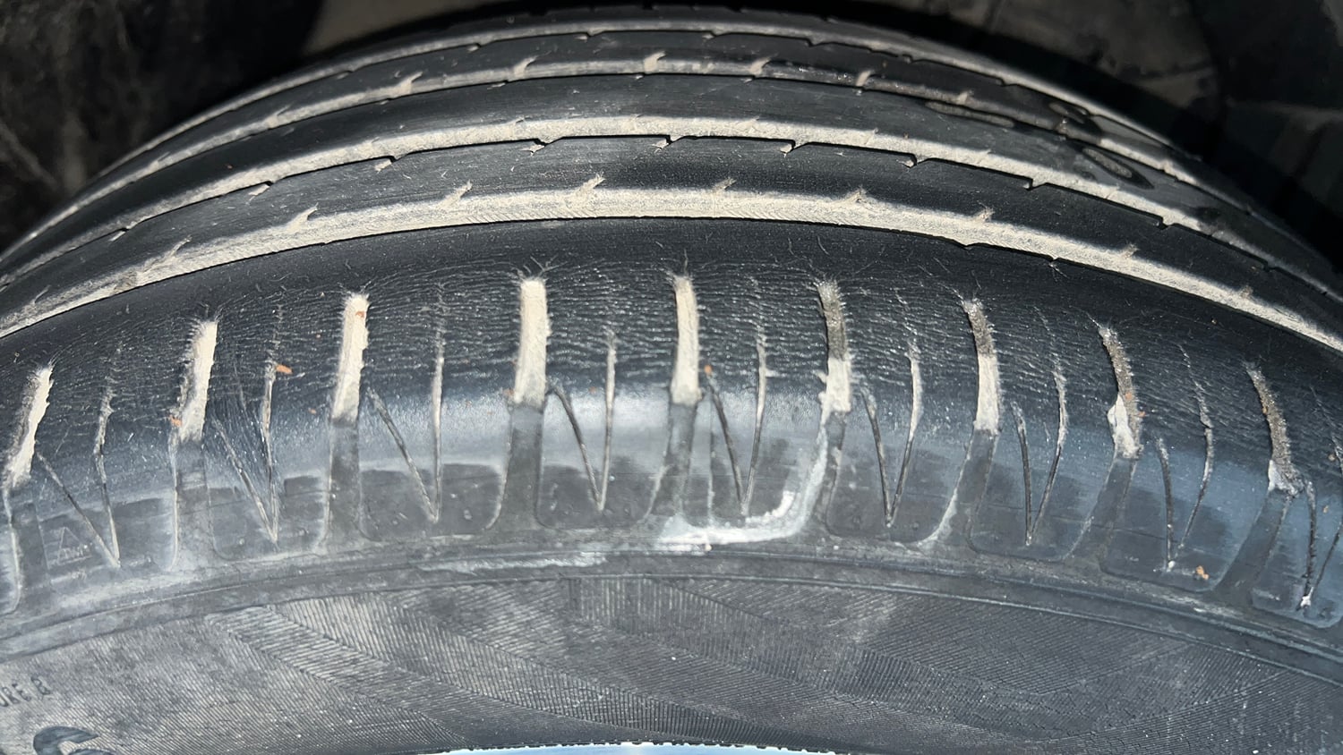 Used 2020 Toyota Urban Cruiser Premium Grade AT Dual Tone Petrol Automatic tyres RIGHT FRONT TYRE TREAD VIEW