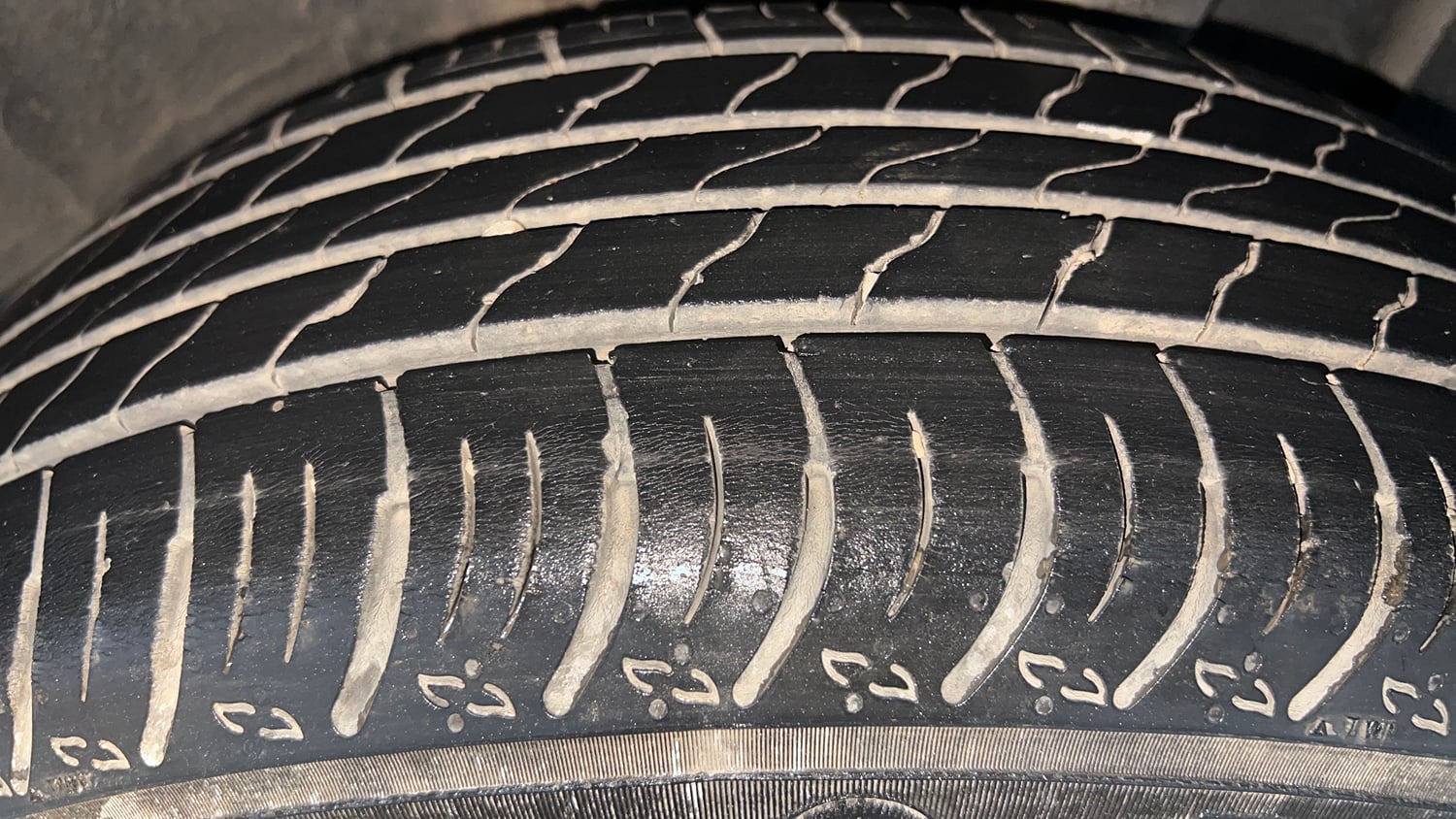 Used 2023 Nissan Magnite XE Petrol Manual tyres LEFT REAR TYRE TREAD VIEW