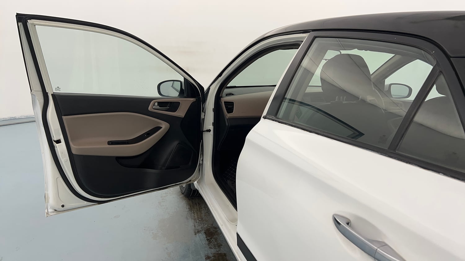 Used 2017 Hyundai Elite i20 Asta 1.4 CRDI (O) Diesel Manual interior LEFT FRONT DOOR OPEN VIEW