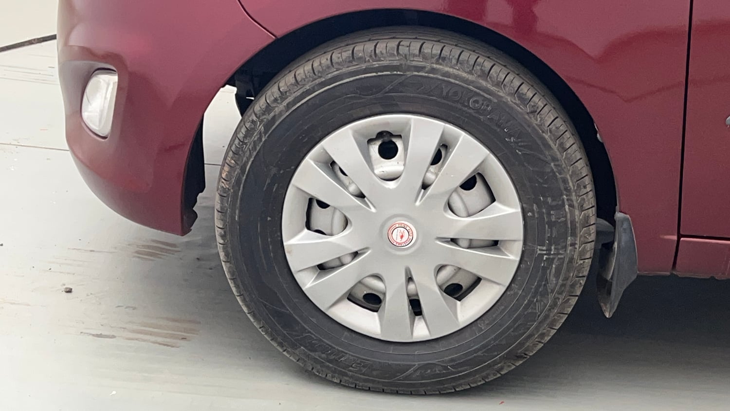 Used 2013 Hyundai i10 Era 1.1 iRDE2 Petrol Manual tyres LEFT FRONT TYRE RIM VIEW