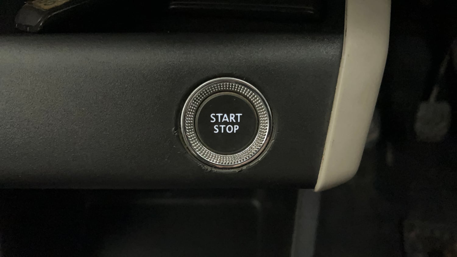 Used 2019 Renault Triber RXZ Petrol Manual top_features Keyless start