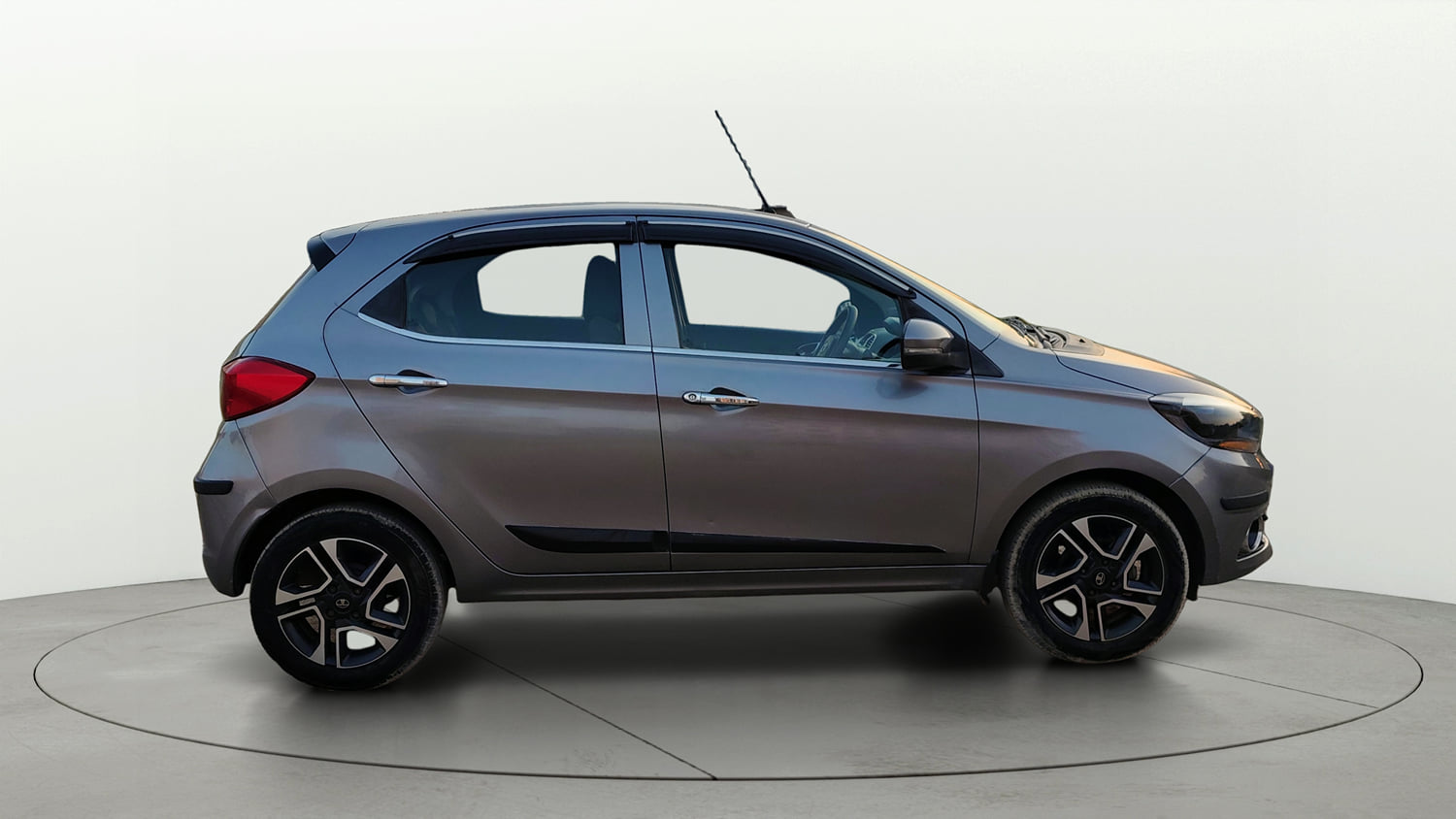 Used 2019 Tata Tiago Revotron XZ Plus Petrol Manual exterior RIGHT SIDE VIEW